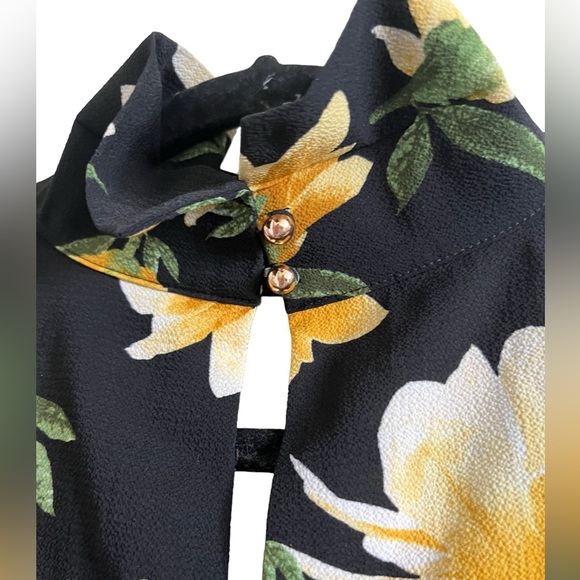 NWT-Black Floral Print Halter V-Neck with Gold Button Detail-Size L - Picture 3 of 4